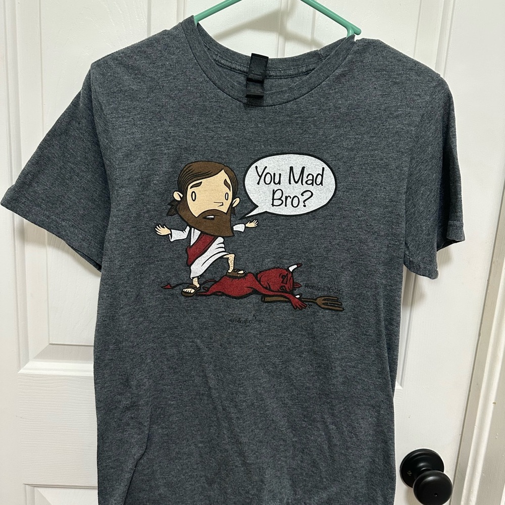 0179 Gildan Gray Crew Tee with‎ Cartoon Graphic “You mad Bro” mens size small
